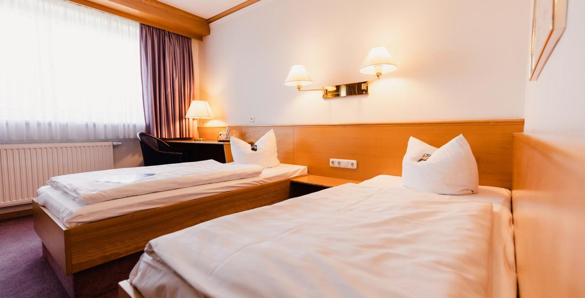 Hotel Bavaria Brehna Extérieur photo