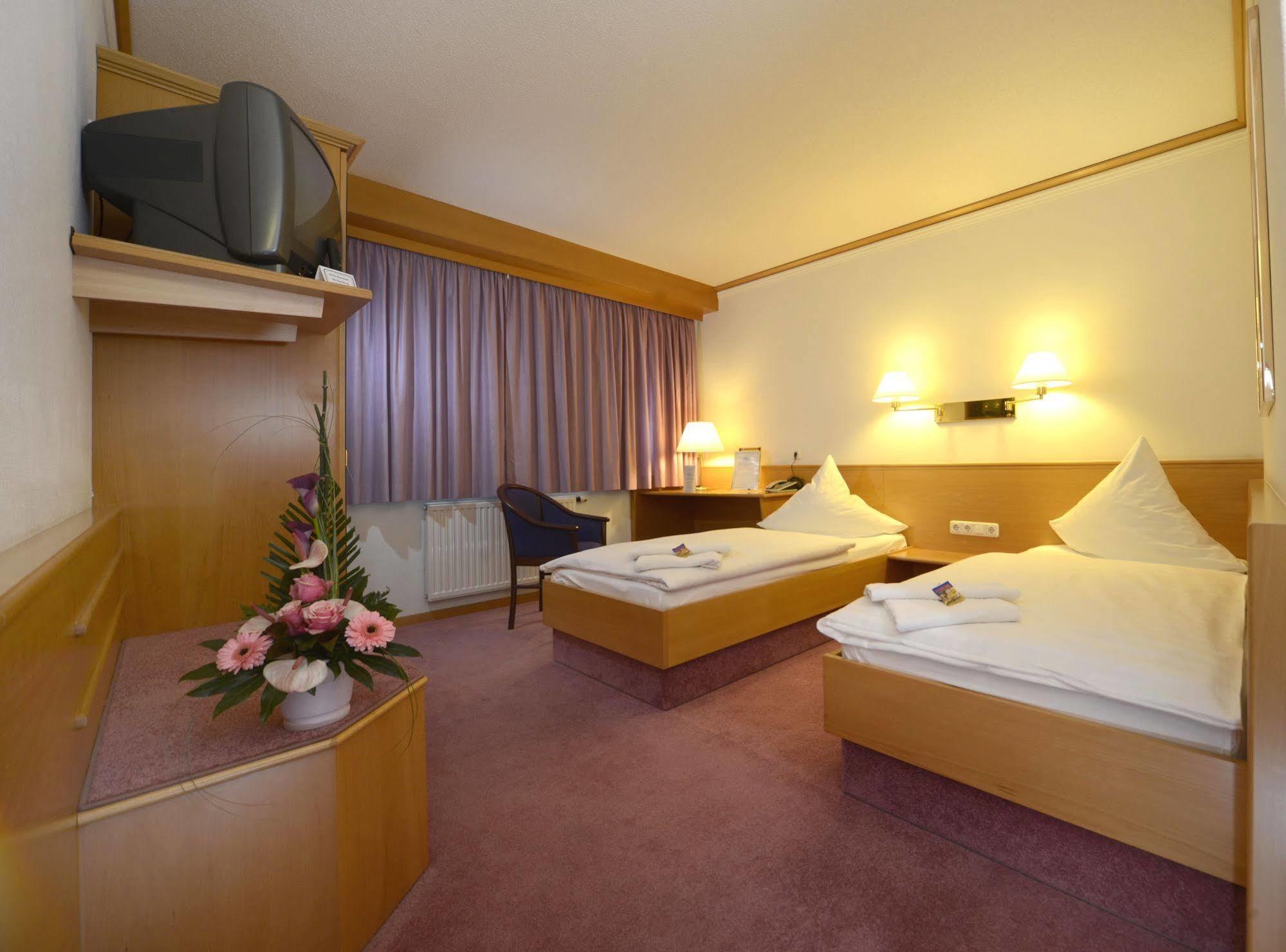 Hotel Bavaria Brehna Extérieur photo